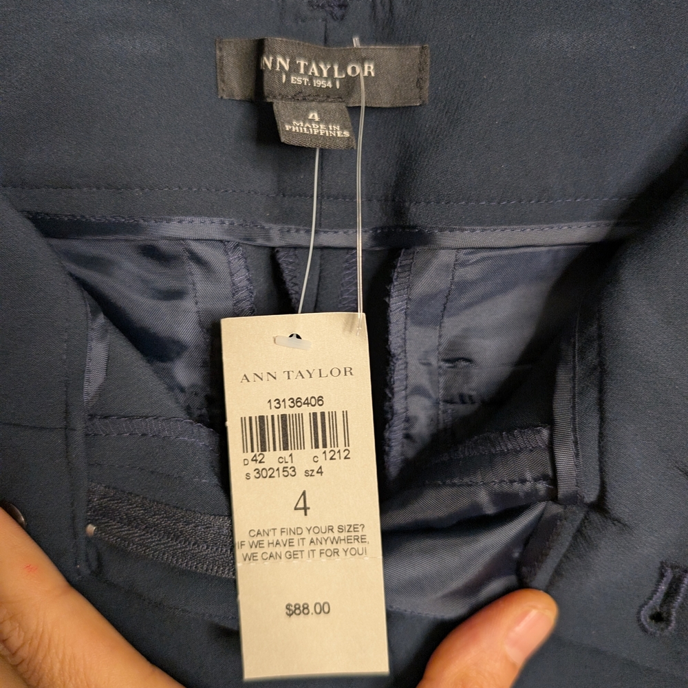 Ann Taylor Navy Slim Ankle Dress Pants – Size 4 (NWT)